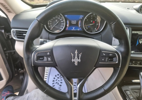 Maserati Levante cena 292999 przebieg: 53000, rok produkcji 2019 z Tarnobrzeg małe 631